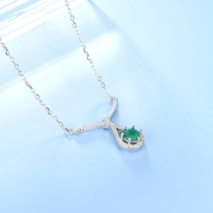 Vintage Emerald Round Cut Pendants Necklace in Sterling Silver - Image 5