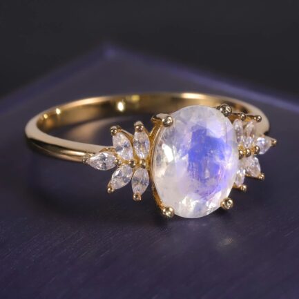 Vintage Moonstone Oval Cut Ring in Sterling Silver - Image 3