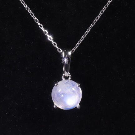 Vintage Moonstone Round Cut Pendants Necklace in Sterling Silver - Image 3