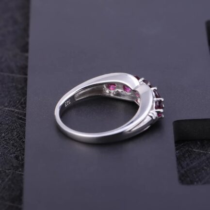 4mm Vintage Red Garnet Round Cut Ring in Sterling Silver - Image 3