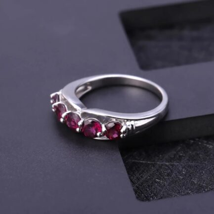 4mm Vintage Red Garnet Round Cut Ring in Sterling Silver - Image 4