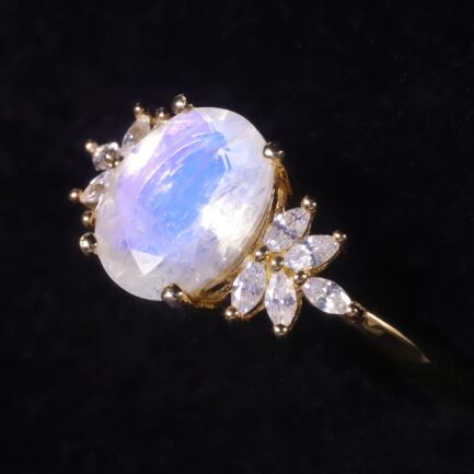 Vintage Moonstone Oval Cut Ring in Sterling Silver - Image 2