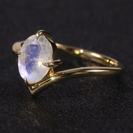 Vintage Moonstone Oval Cut Ring in Sterling Silver - Image 5